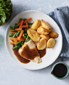 Hearty Roast Chicken Meal with Veg and Gravy - Large