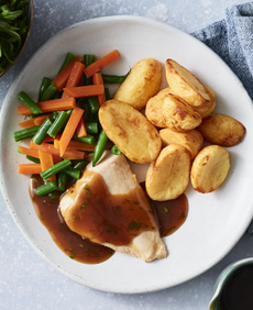 Hearty Roast Chicken Meal with Veg and Gravy - Large